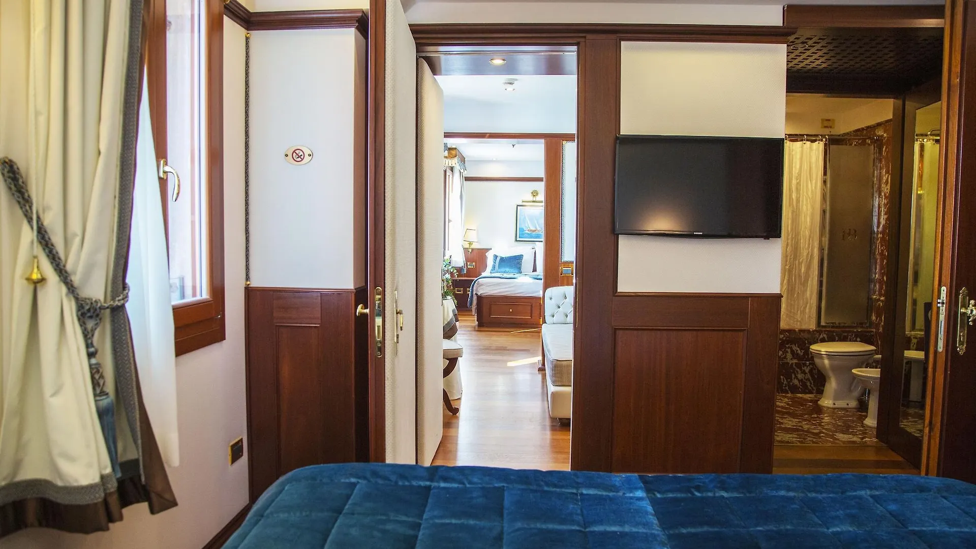 Hotel Bucintoro Venedik 4*,