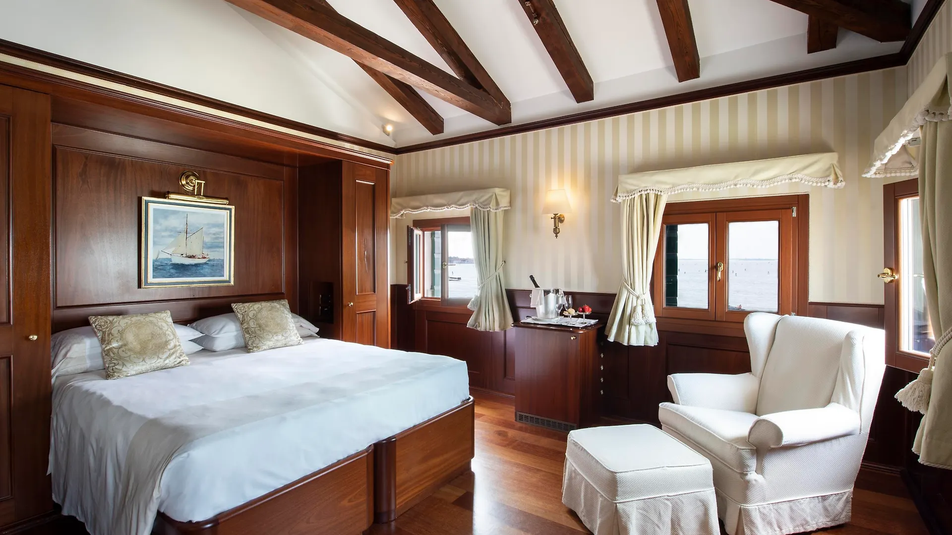 Hotel Bucintoro Venedik 4*,