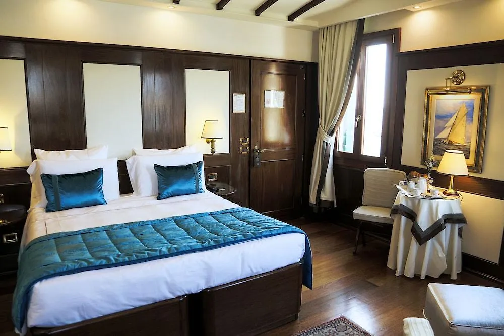 Hotel Bucintoro Venedik 4*,